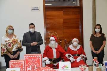 Presentación del proyecto 'Telde en Navidad' con presencia de Papá Noel y su esposa/TA.